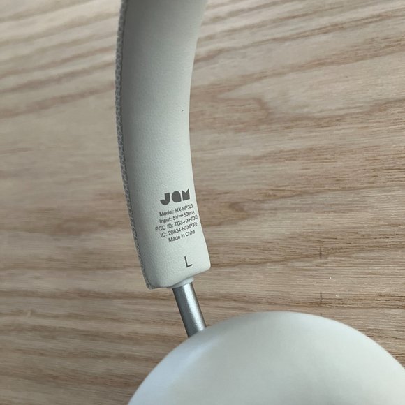 JAM Over-the-ear White Wireless Headphones Model HX-HP303 - Picture 3 of 5